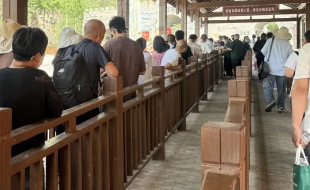 “五一”假期第二天，神农山景区人气旺、活动多、秩序稳！
