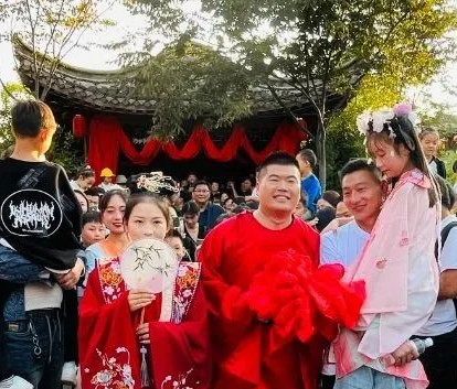 感恩母爱，朱仙古镇-启封故园免费送康乃馨！数量有限，先到先得~