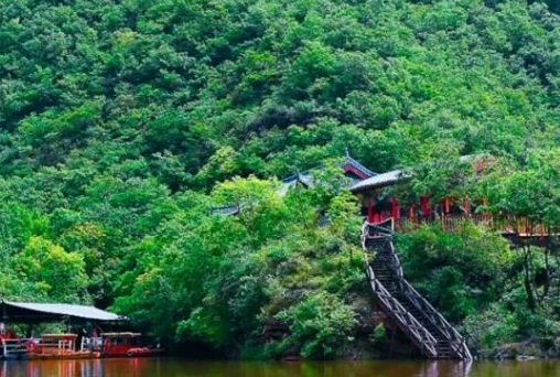 龙潭大峡谷夏日嗨玩全攻略：瀑布溯溪、清凉避暑、亲子探险一网打尽
