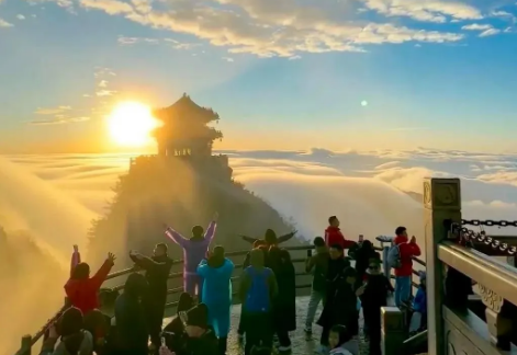 【520浪漫告白】登顶老君山，让山河见证真爱！