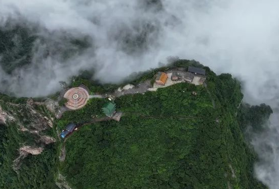 快来！神农山雨后云海频现，看一眼心动！
