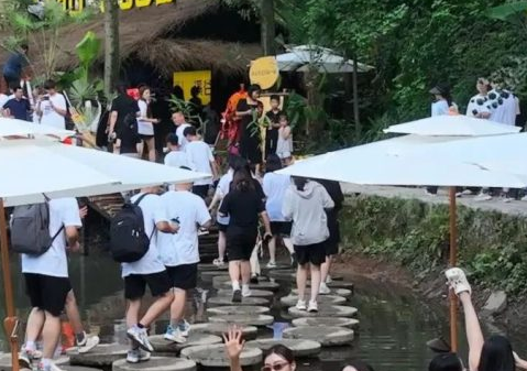 高温劝退！五朵山溪谷藏 22℃秘境，瀑布玩水 +云端咖啡+ 一元烩面爽翻盛夏