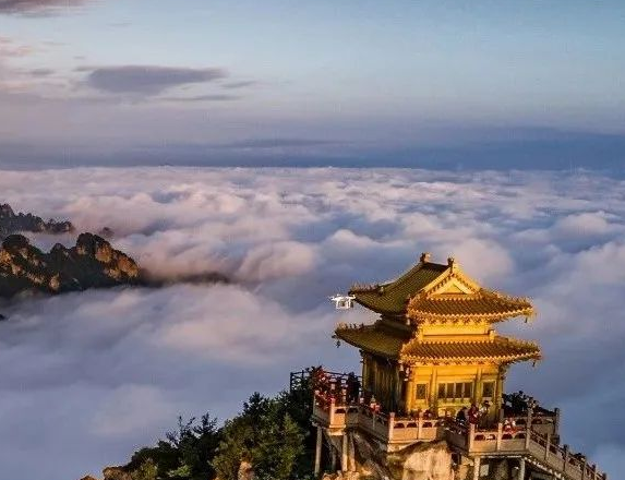 这个暑假，躲进老君山的怀抱，清凉一“夏”吧！