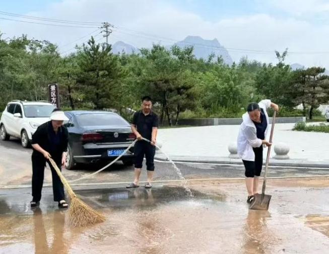 云梦山景区|雨后清理齐行动，“洁”尽全力换新颜