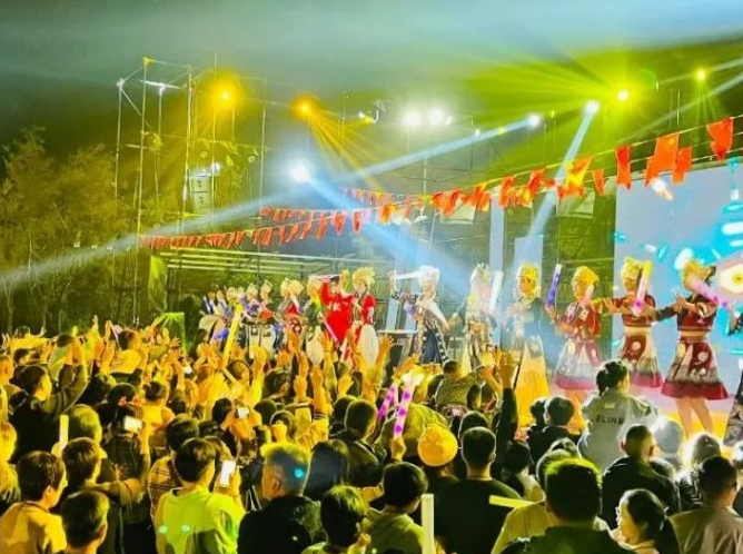 这个周末，朱仙古镇·启封故园夏日狂欢盛宴，泼水电音狂潮派对震撼来袭，邀您共赴！