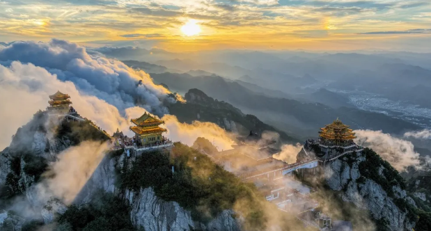 游客照系列丨我们在老君山，拍下了夏天温柔的风~