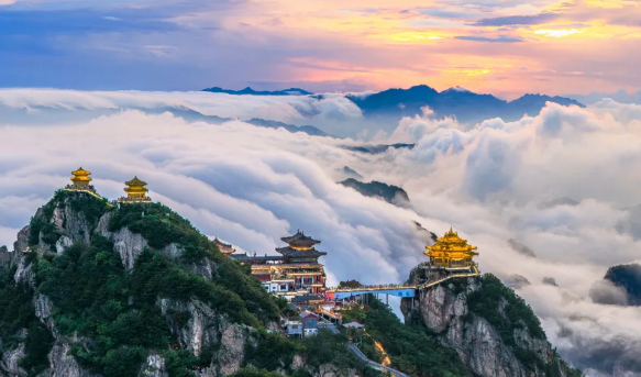 雨后老君山金殿披霞+云海翻涌，这才是夏天的正确打开方式