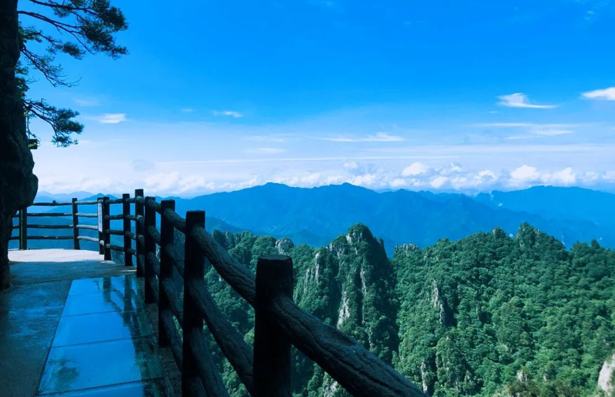 邂逅“老君山蓝色”：一种只属于云端的治愈色