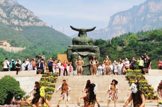 国庆冲神农山！神农祭天、菊花展、非遗火壶、苗韵风情、小矮人…N多玩法嗨到爆！
