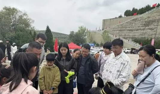 火爆！热闹！国庆假期第二天，云梦山景区人从众！
