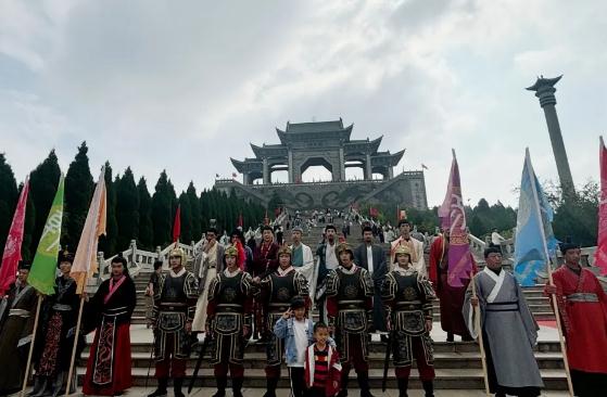 淇县文旅国庆假期第四天：雨中漫游意趣浓，文旅热情不减温！