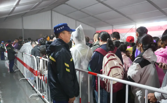游客不下山，我们不下班！老君山“守护者天团”筑牢假期安全线