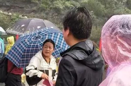 国庆第四天！雨衣免费送！饼干配热茶！神农山暖心服务好评如潮！