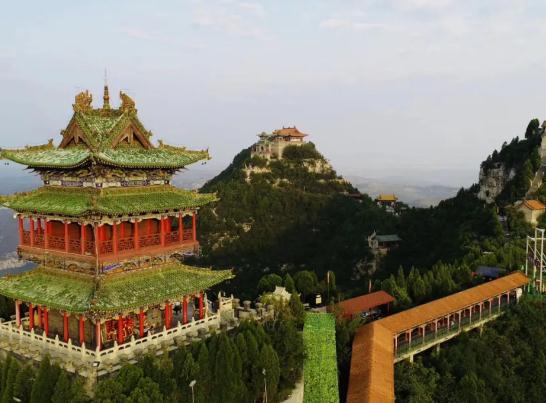 约吗？今晚去“中国赏月第一山”，看年度最大超级月亮从双峰间升起