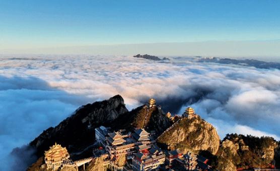 十一月的尾巴，在老君山的云海之巅，邂逅清净与辽阔~