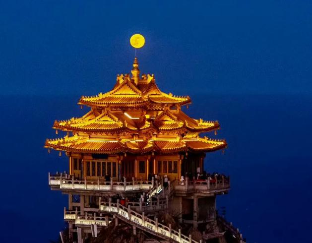 仙山遇明月，终极浪漫上线！2025年度最后一次“超级月亮”亮相老君山