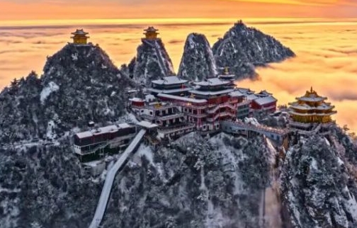 一下雪，老君山就变成了仙境！雪后登山安全指南请收好~