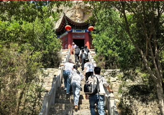 祈福打卡朝阳山，赢好礼解锁新体验