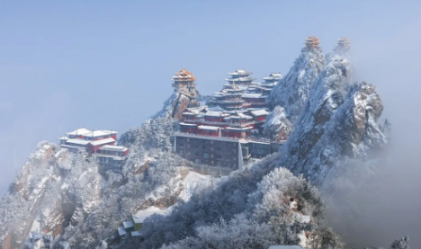 雪痕渐隐，山意未了丨老君山冬日的诗意画卷