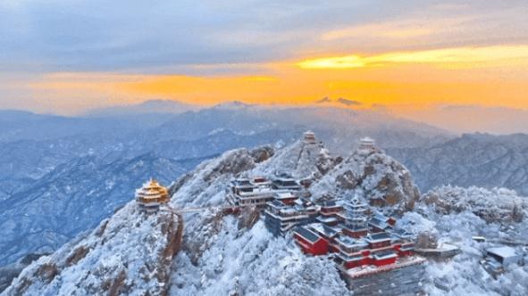 腊八遇仙雪,今日老君山万树梨花开