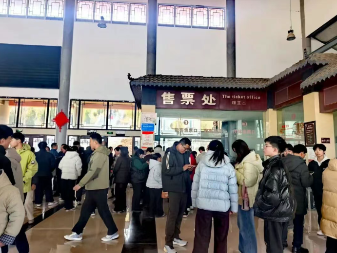 正月初一丨朝阳山人气爆棚年味拉满！