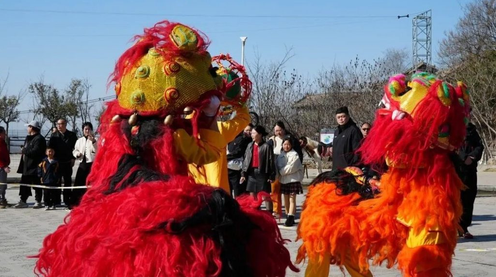 王屋山初四图鉴 | 民俗闹春燃全场，老街灯火映新春！