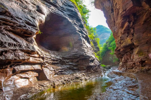 龙潭大峡谷：四句话道破“地球最美伤疤”的底层逻辑！