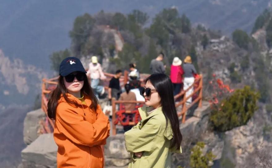 花已开，风正暖，穿彩色春装来神农山出片！