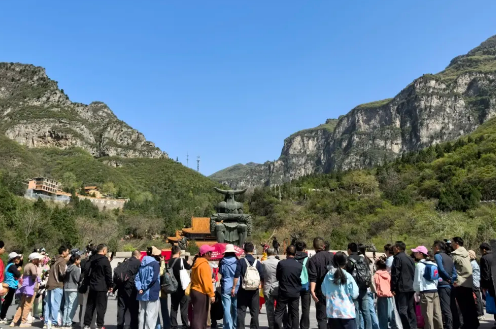 清明假期第一天｜神农山开启春日狂欢模式！