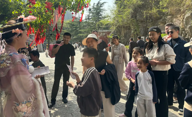 走，一起上春山！清明假期出发云梦山，约你来见簪花郎~