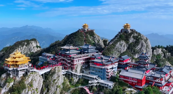 清明假期第二天丨老君山人气高涨，多措并举守护春日游园