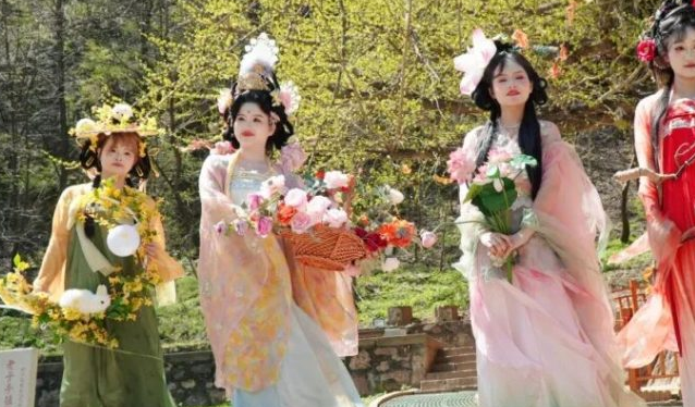 王屋山献礼母亲节丨母亲免通票 + 四大玩法，陪妈妈上春山，把爱喊出来！