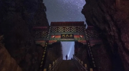 老君山十二时辰｜丑时，整座山都睡了，他们还醒着