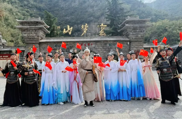 秋阳高照,人气爆棚!国庆第二天淇县山水景区迎来客流高峰