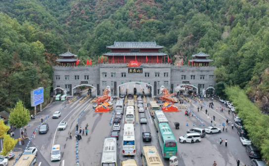 国庆第四天|全员在岗,定格老君山最美服务底色