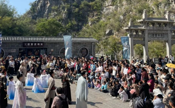 国庆第四天,淇县各景区客流如潮,好戏连台,热闹不停!