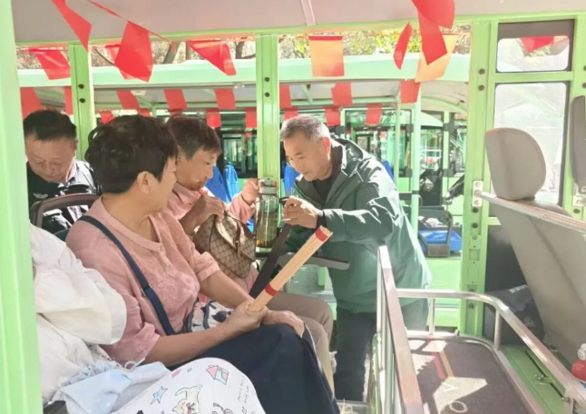 “赤橘绿青蓝”！全员在岗，定格云梦山最美服务底色！